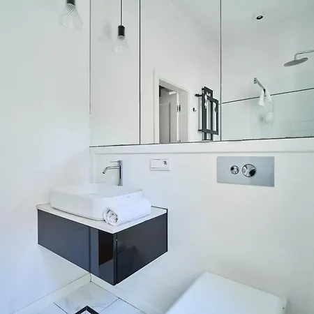 Concierge Gagarina Garden Apartment Warsaw