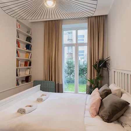 Concierge Gagarina Garden Apartment Warsaw